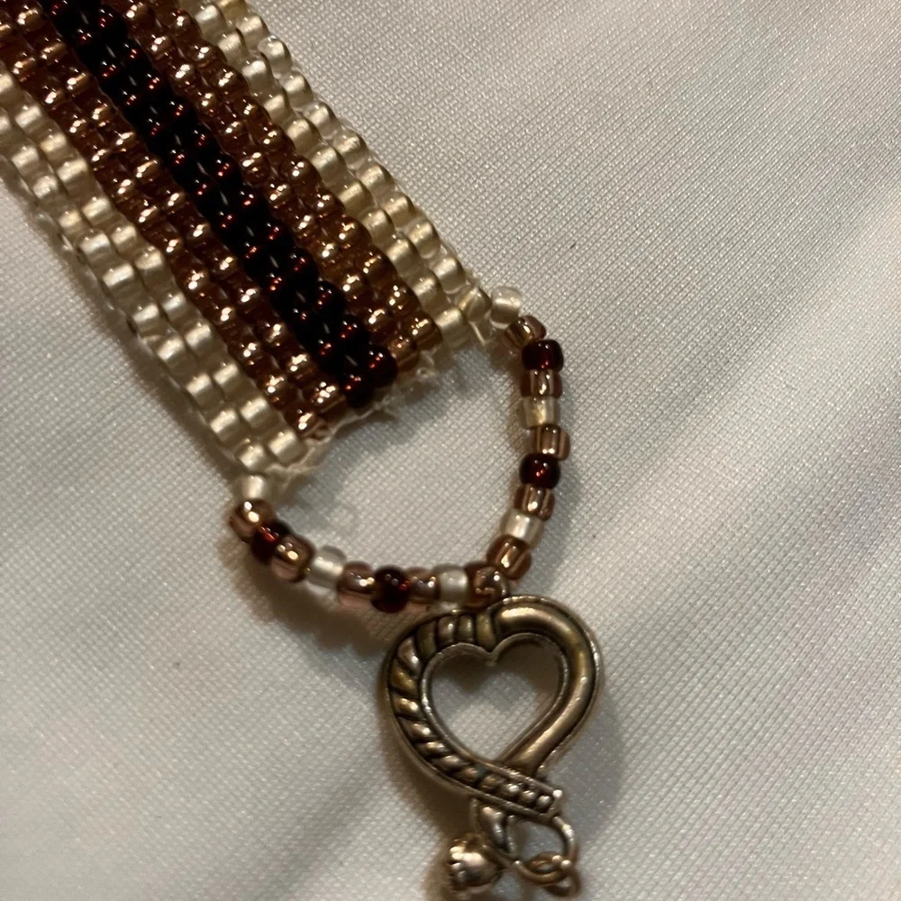 Beaded handmade loomed glass bead bracelet with heart clasp 6” wrist
